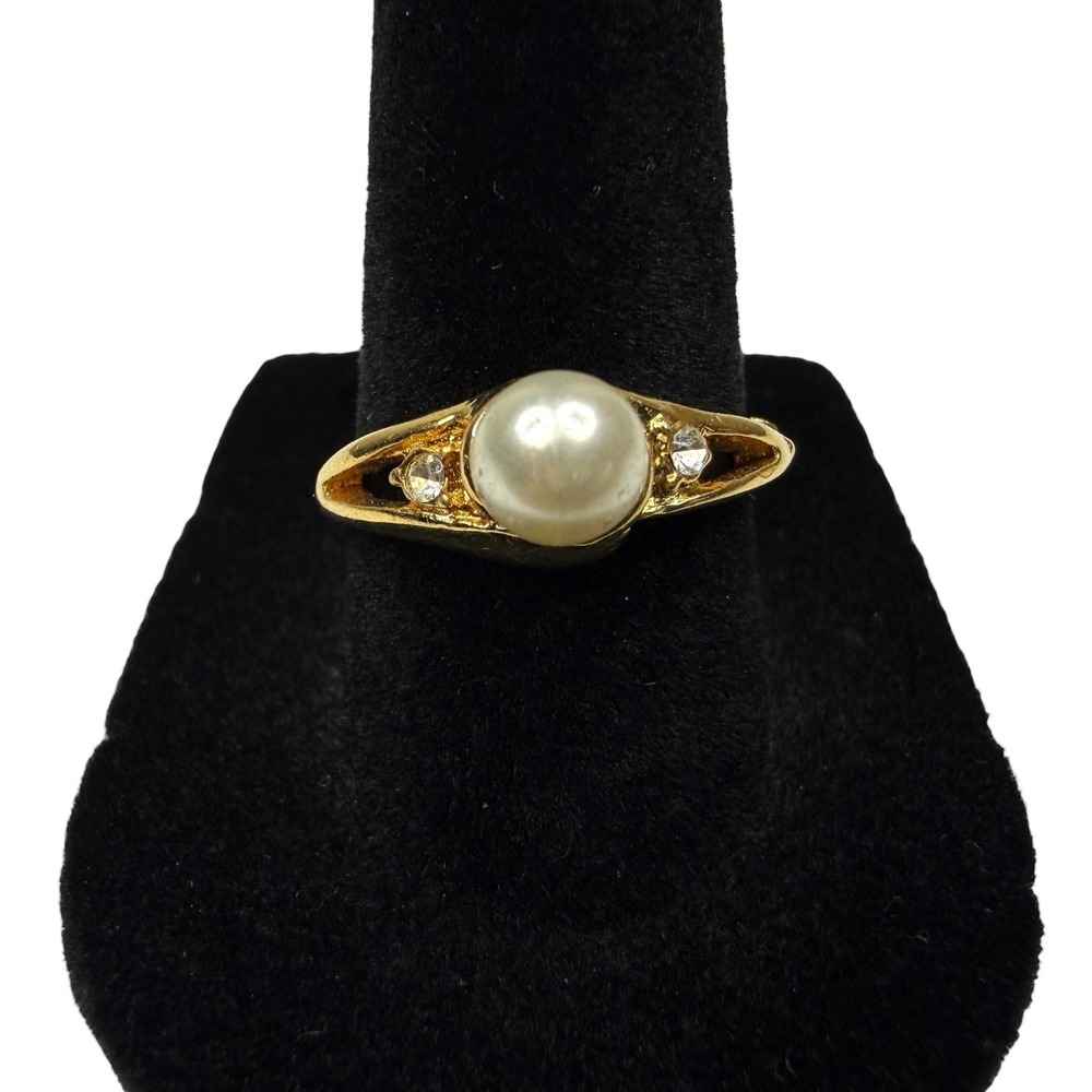 Elegant Gold Tone Faux Pearl Ring with Clear Accent Stones Fashion Jewelry Sz 7